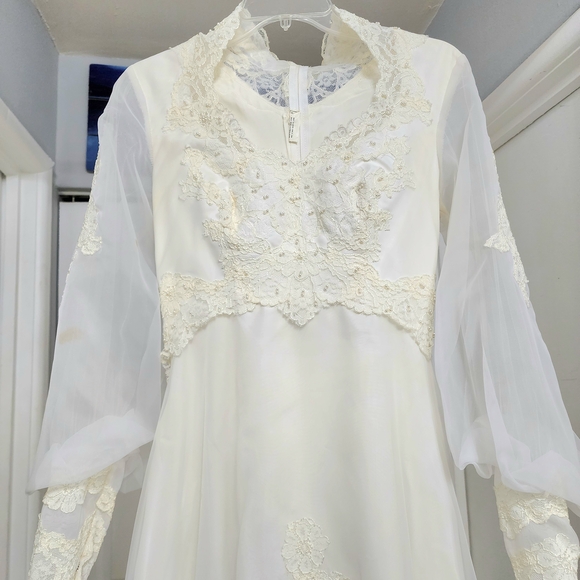 Vintage 80's White Lace Wedding Dress - Picture 5 of 16